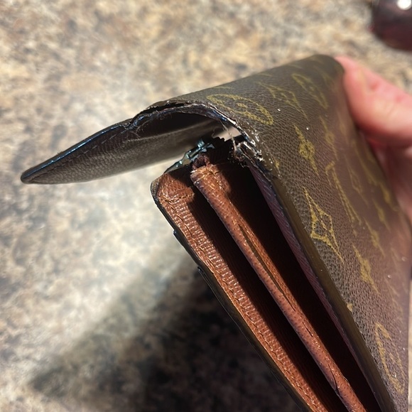 Louis Vuitton Wallet - Picture 9 of 12